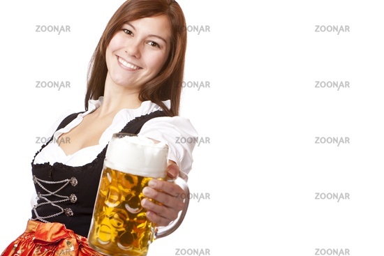 Lachende bayerische Frau im Dirndl h lt Oktoberfest Bierkrug