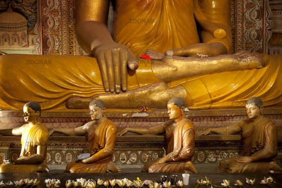 Buddha-Statue  im Wewurukannala Vihara Tempel bei Dikwella